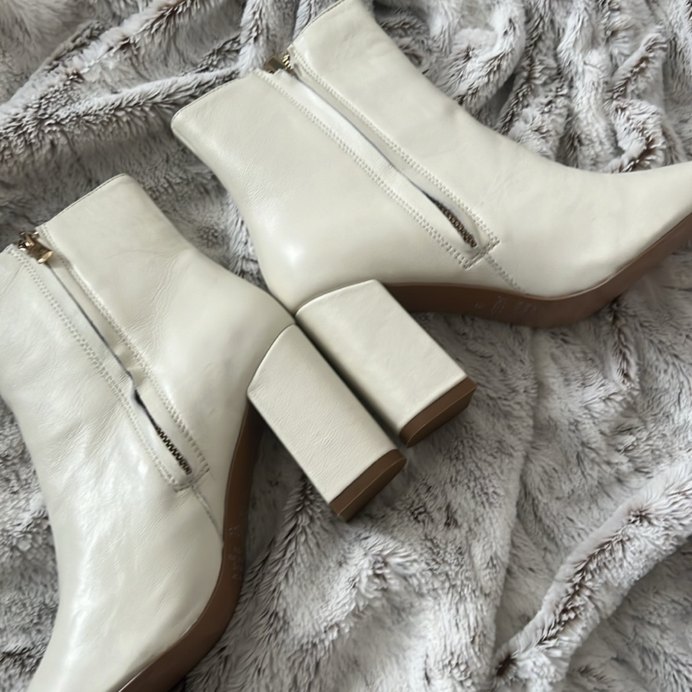 Jaggar White Boots NWOB - Picture 2 of 4